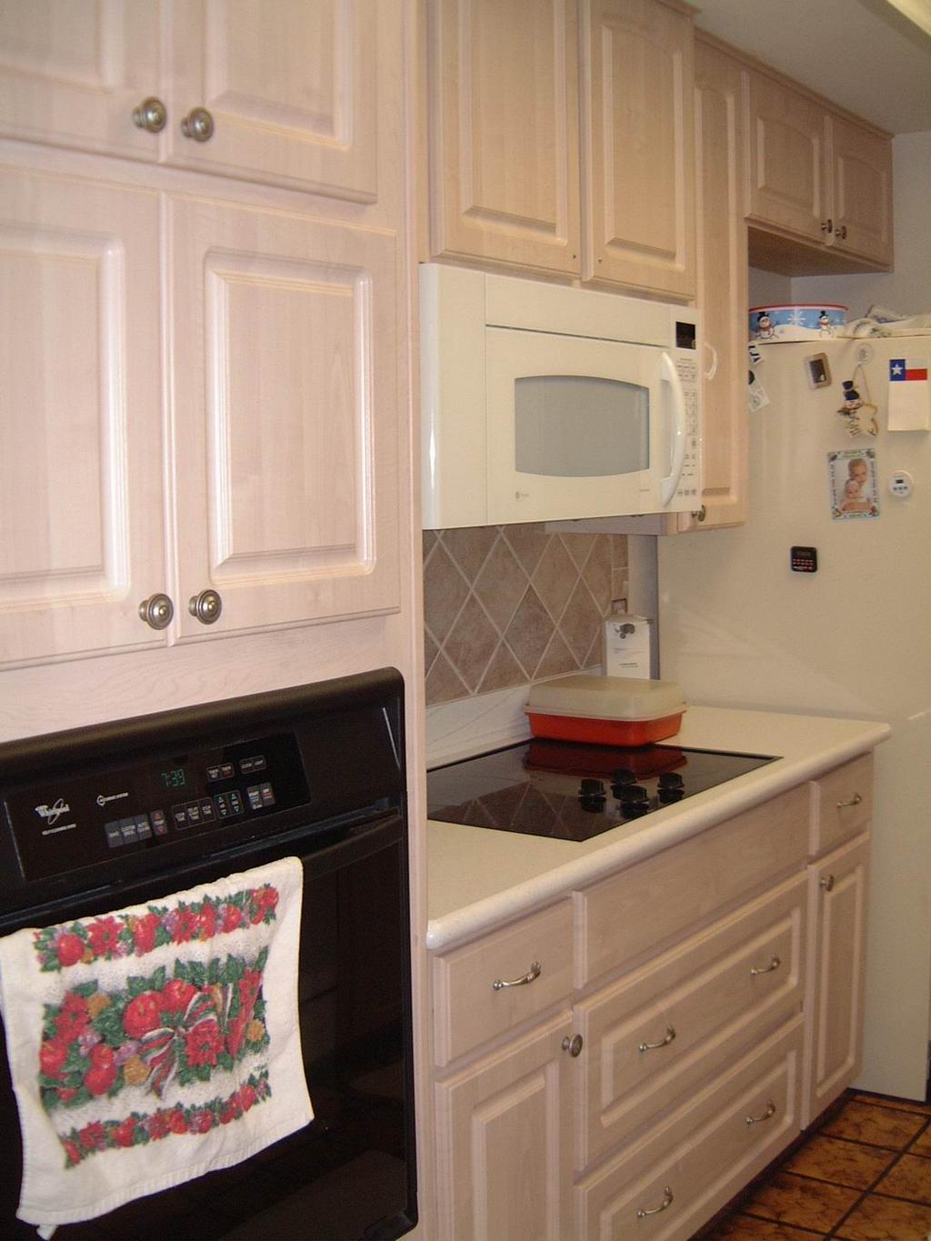 2003/12(Dec)/01-Pre Christmas Fun/1024x768_2003-12-20-07-New-Kitchen.JPG